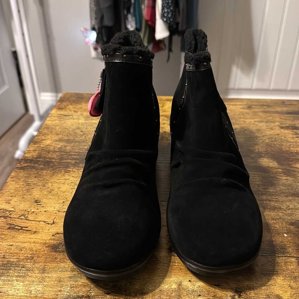 NEW Skechers Black Suede Wedge Boots w/ Studs Size 9 Wide